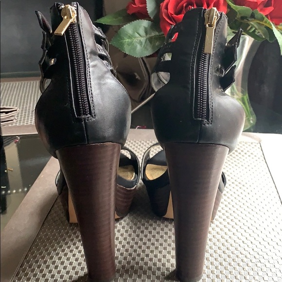 Bebe - Picture 4 of 7